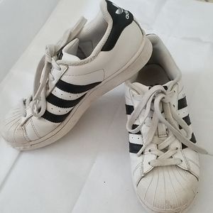Adidas sneaker size 4